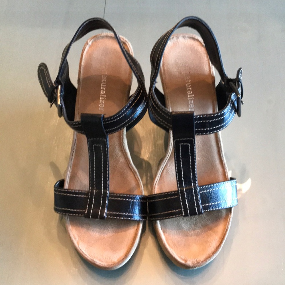 Naturalizer Women’s wedged Sandals. 6.5